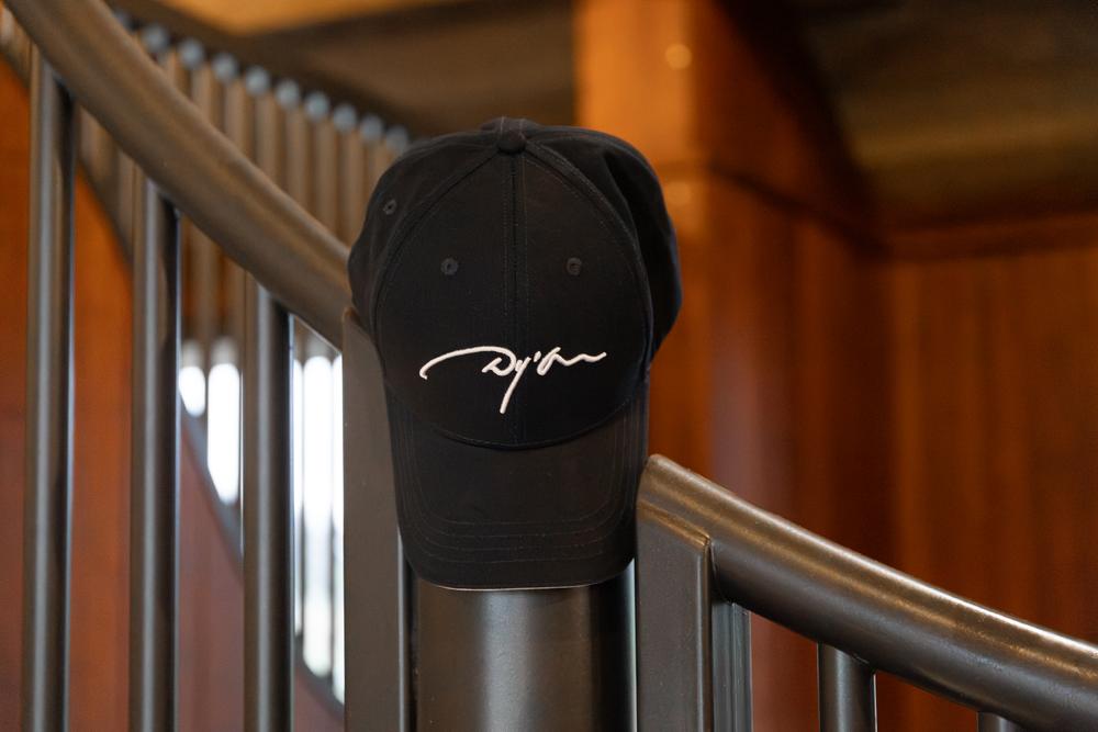 Cap Dyon white Logo